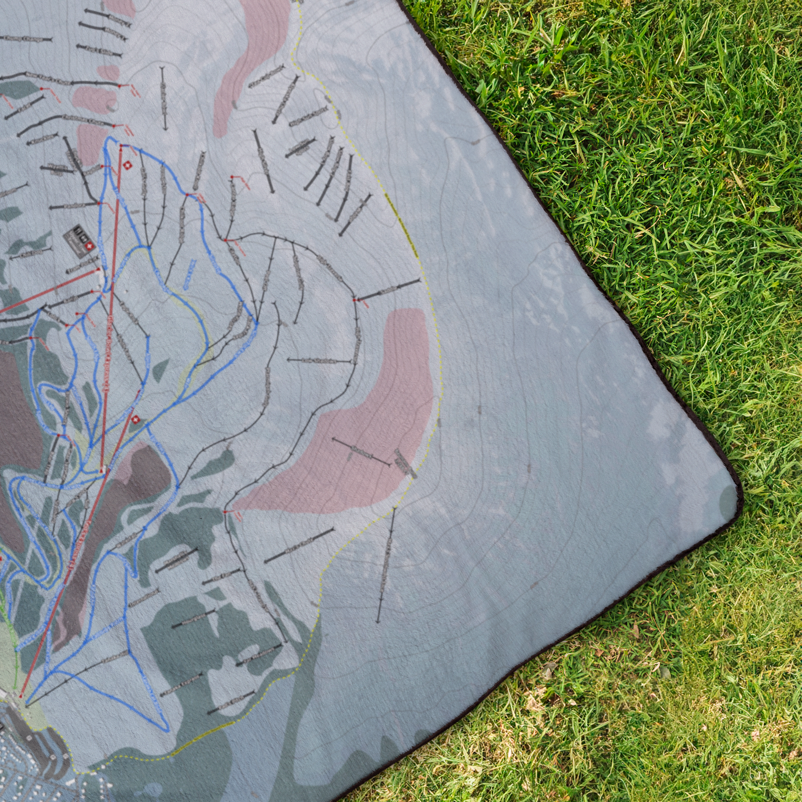 Alyeska_StadiumBlanket_OverheadGrass_V_Mockup.png