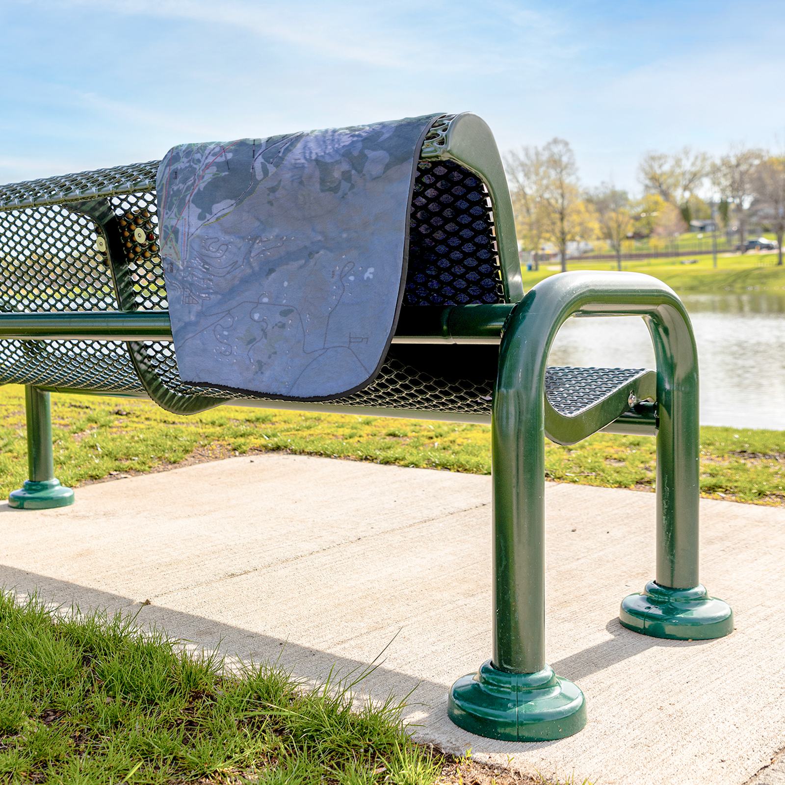 CrestedButte_StadiumBlanket_Lifestyle_Bench_V_AS_Mockup.png
