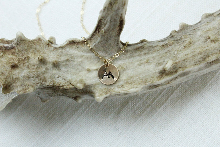 STAMPED MOUNTAIN CIRCLE PENDANT NECKLACE - Powderaddicts