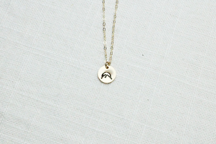 STAMPED MOUNTAIN SUNSET CIRCLE PENDANT NECKLACE - Powderaddicts
