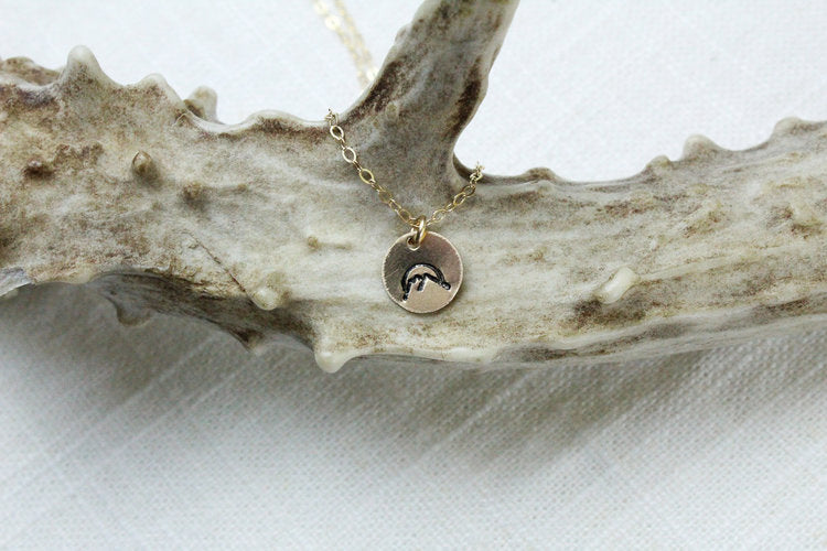 STAMPED MOUNTAIN SUNSET CIRCLE PENDANT NECKLACE - Powderaddicts