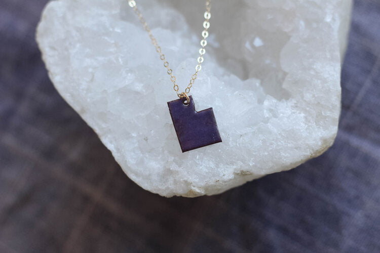ENAMELED UTAH PENDANT NECKLACE - Powderaddicts