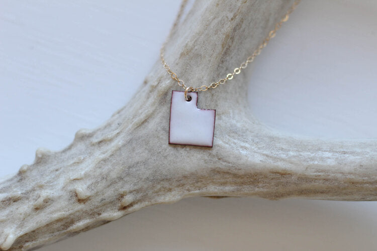 ENAMELED UTAH PENDANT NECKLACE - Powderaddicts