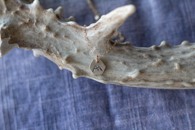 STAMPED MOUNTAIN HEXAGON PENDANT NECKLACE - Powderaddicts