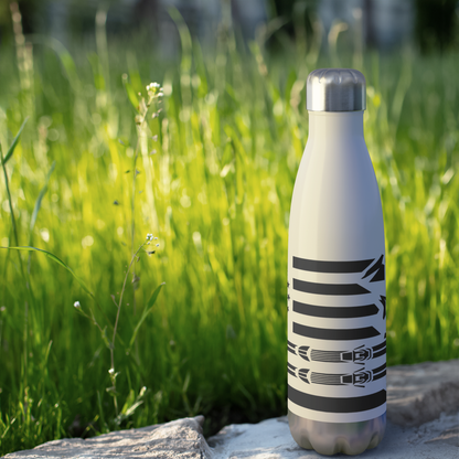 250_USA_Ski_Flag_20oz_Insulated_Water_Bo_WaterBottle_Outdoor_grass_Mockup.png_15791233