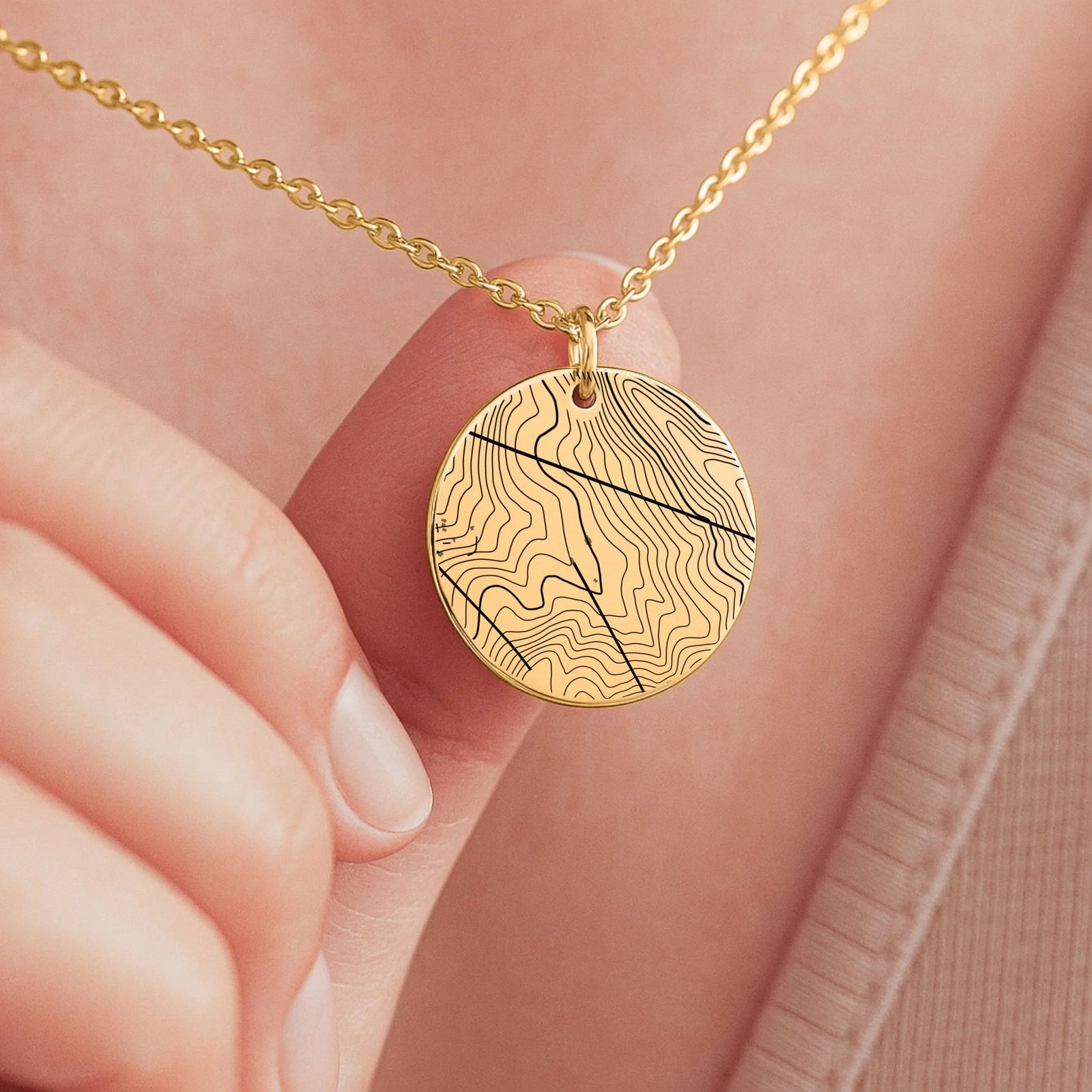 Coin Necklace Mockup_No Back Engraving_Gold