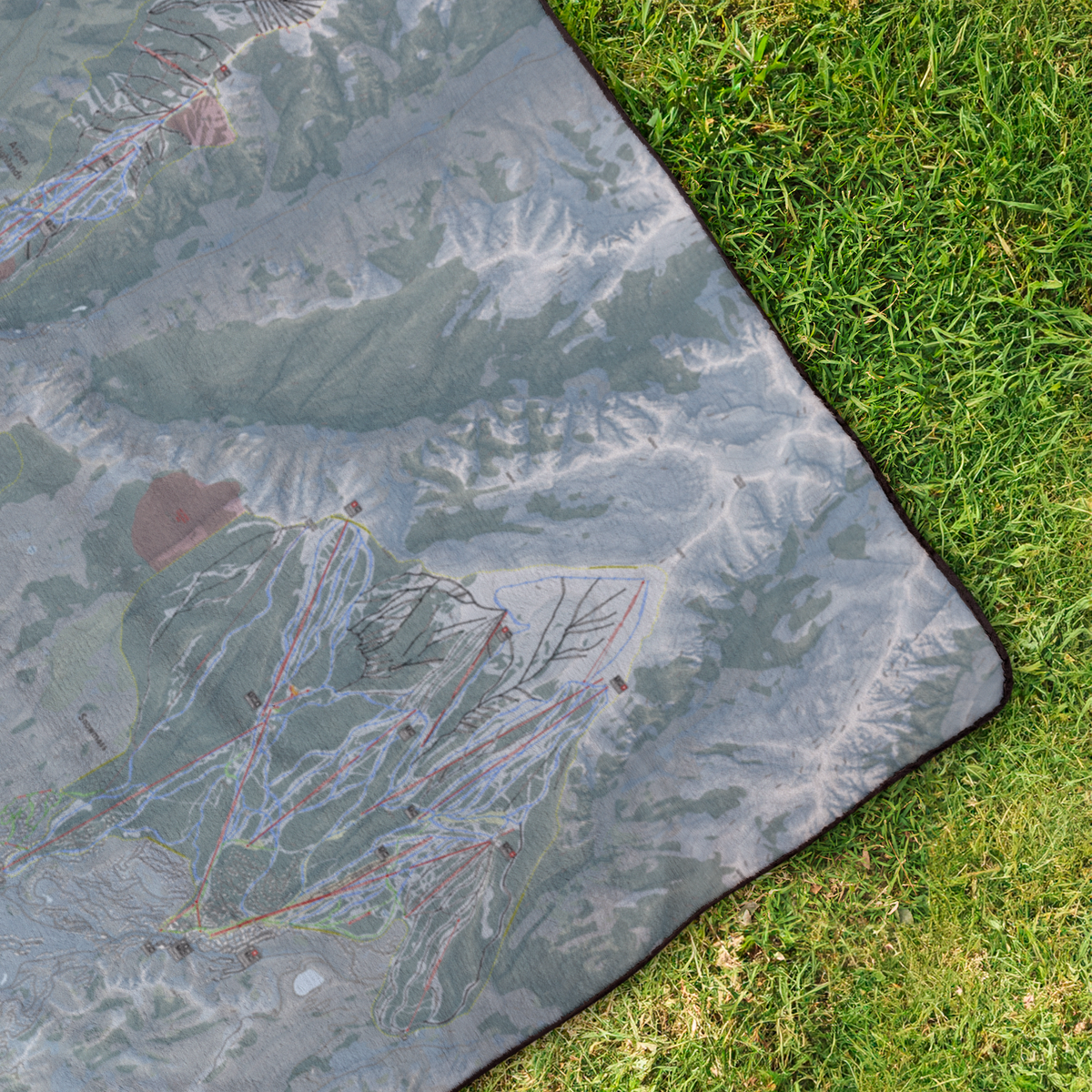AspenSnowmass_StadiumBlanket_OverheadGrass_V_Mockup.png