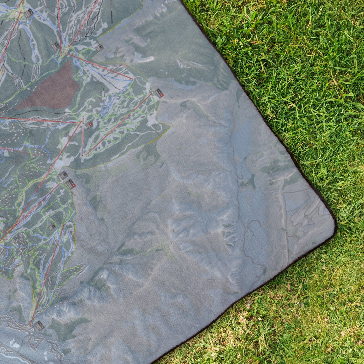 BeaverCreek_StadiumBlanket_OverheadGrass_V_Mockup.png