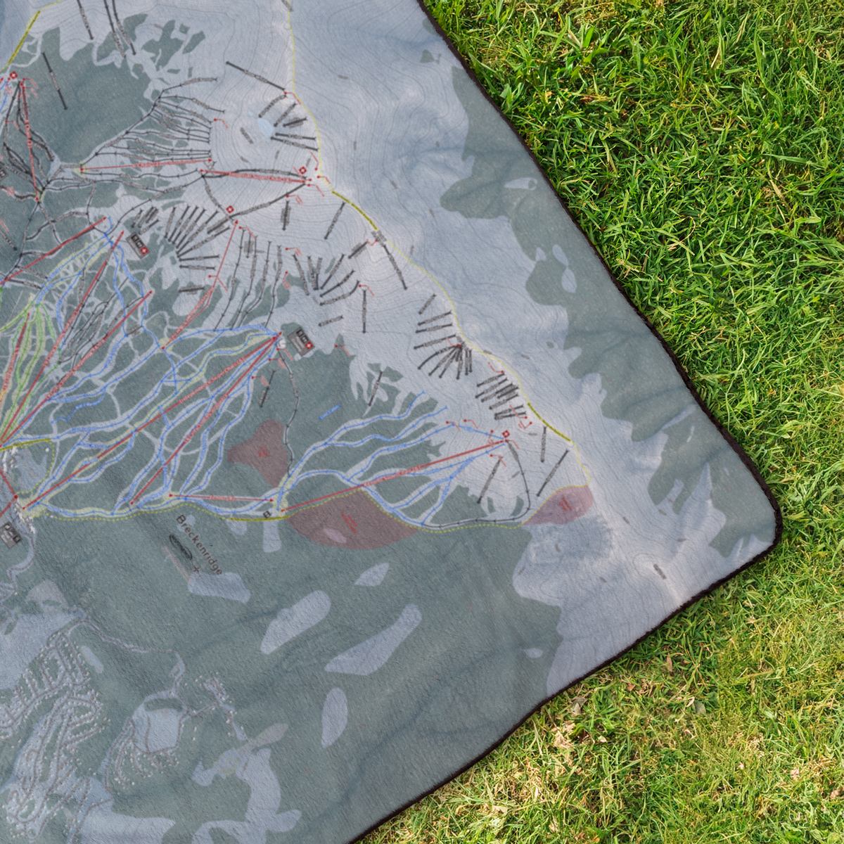 Breckenridge_StadiumBlanket_OverheadGrass_V_Mockup.png
