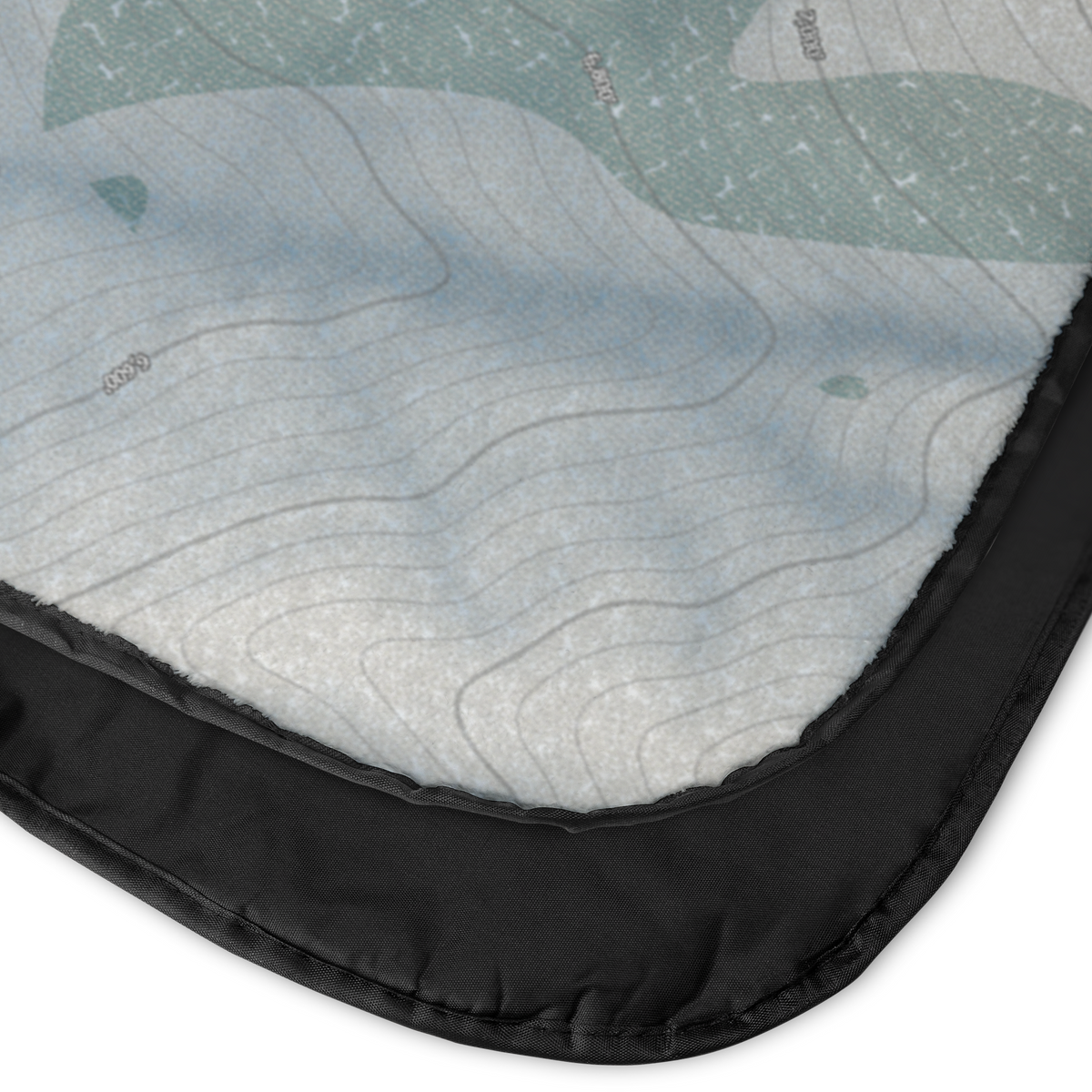 NordicValley_StadiumBlanket_CloseUp_with_back_V_Mockup.png
