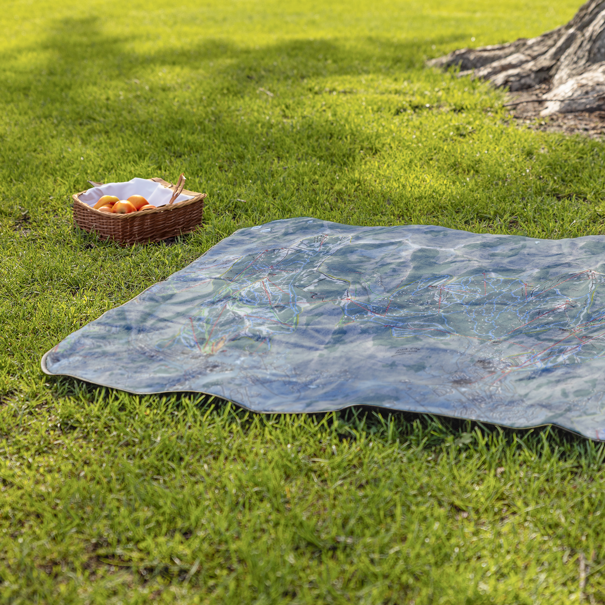 ParkCity_StadiumBlanket_Lifestyle_Grass_V_AS_Mockup.png