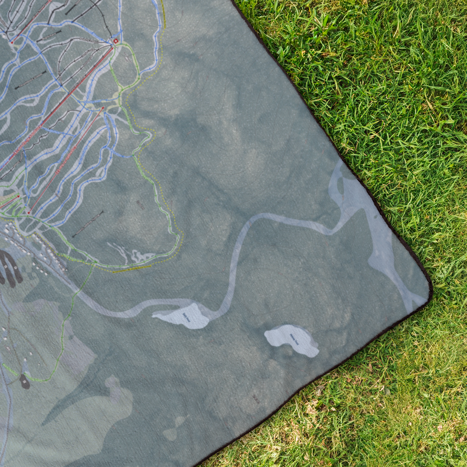 Saddleback_Mountain_StadiumBlanket_OverheadGrass_V_Mockup.png