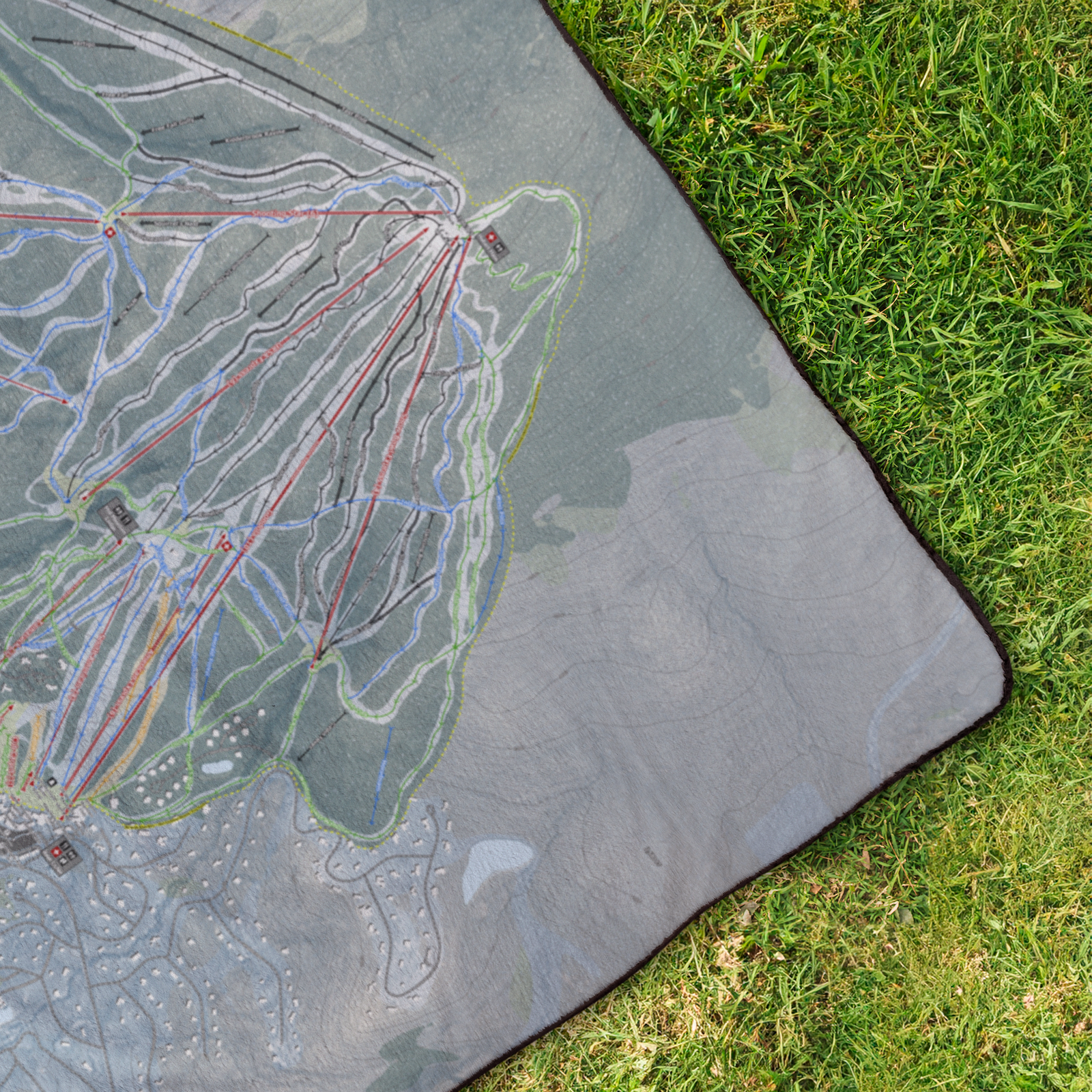 StrattonMountain_StadiumBlanket_OverheadGrass_V_Mockup.png