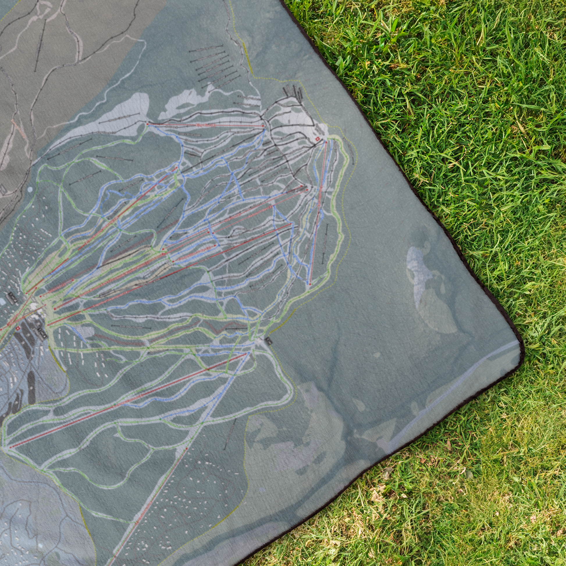 Sugarloaf_StadiumBlanket_OverheadGrass_V_Mockup.png