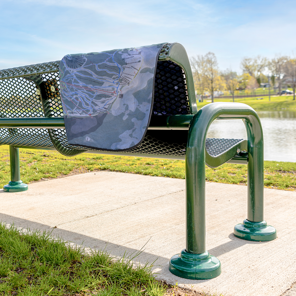 Wolfcreek_StadiumBlanket_Lifestyle_Bench_V_AS_Mockup.png
