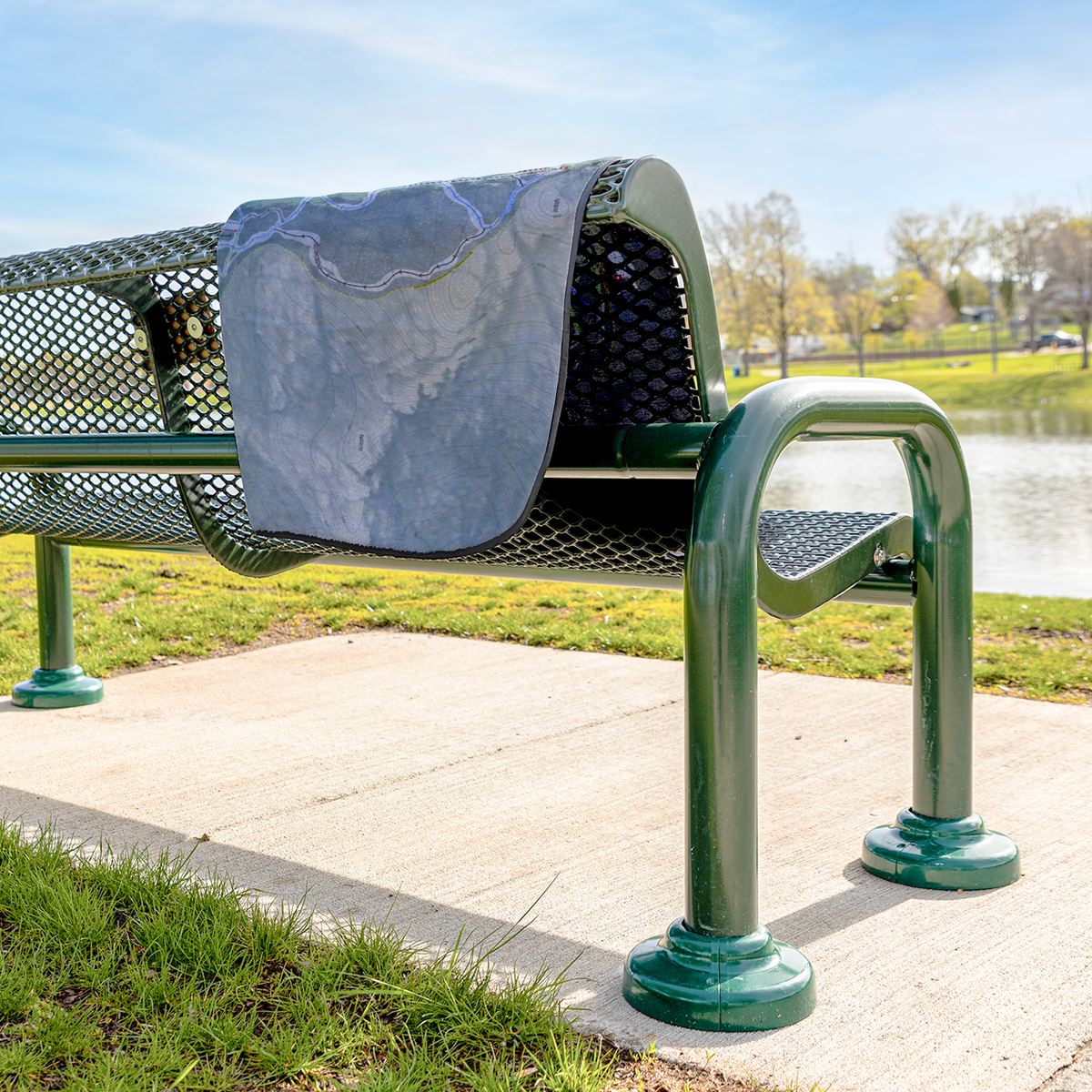 tr_StadiumBlanket_Lifestyle_Bench_V_AS_Mockup.png