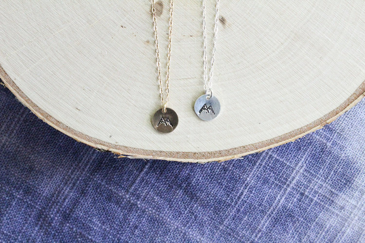 STAMPED MOUNTAIN CIRCLE PENDANT NECKLACE - Powderaddicts