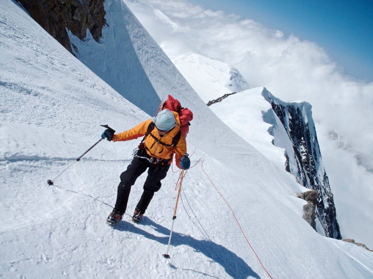 Woman Makes Her Way To Windy Corner - Powderaddicts
