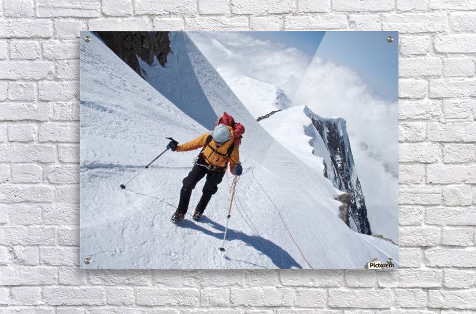 Woman Makes Her Way To Windy Corner - Powderaddicts
