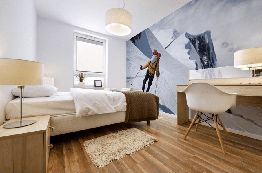 Woman Makes Her Way To Windy Corner - Powderaddicts