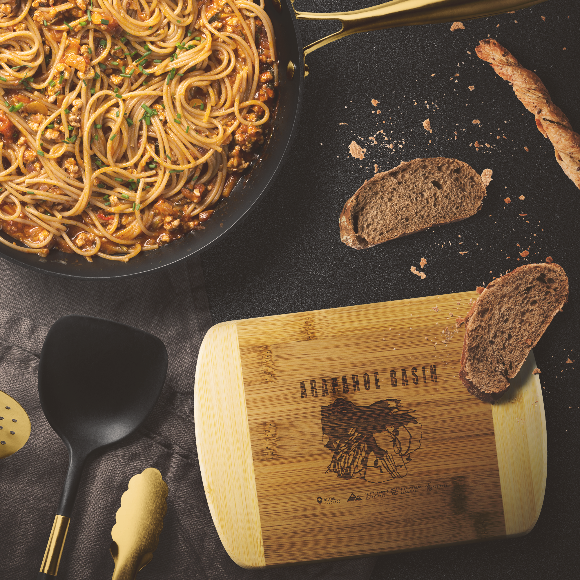 Arapahoe Basin,Colorado Ski Resort Cutting board round Edge - Powderaddicts